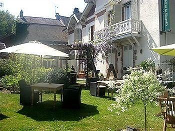 Logis Hotel De La Chapelle Милон-ла-Шапель Экстерьер фото