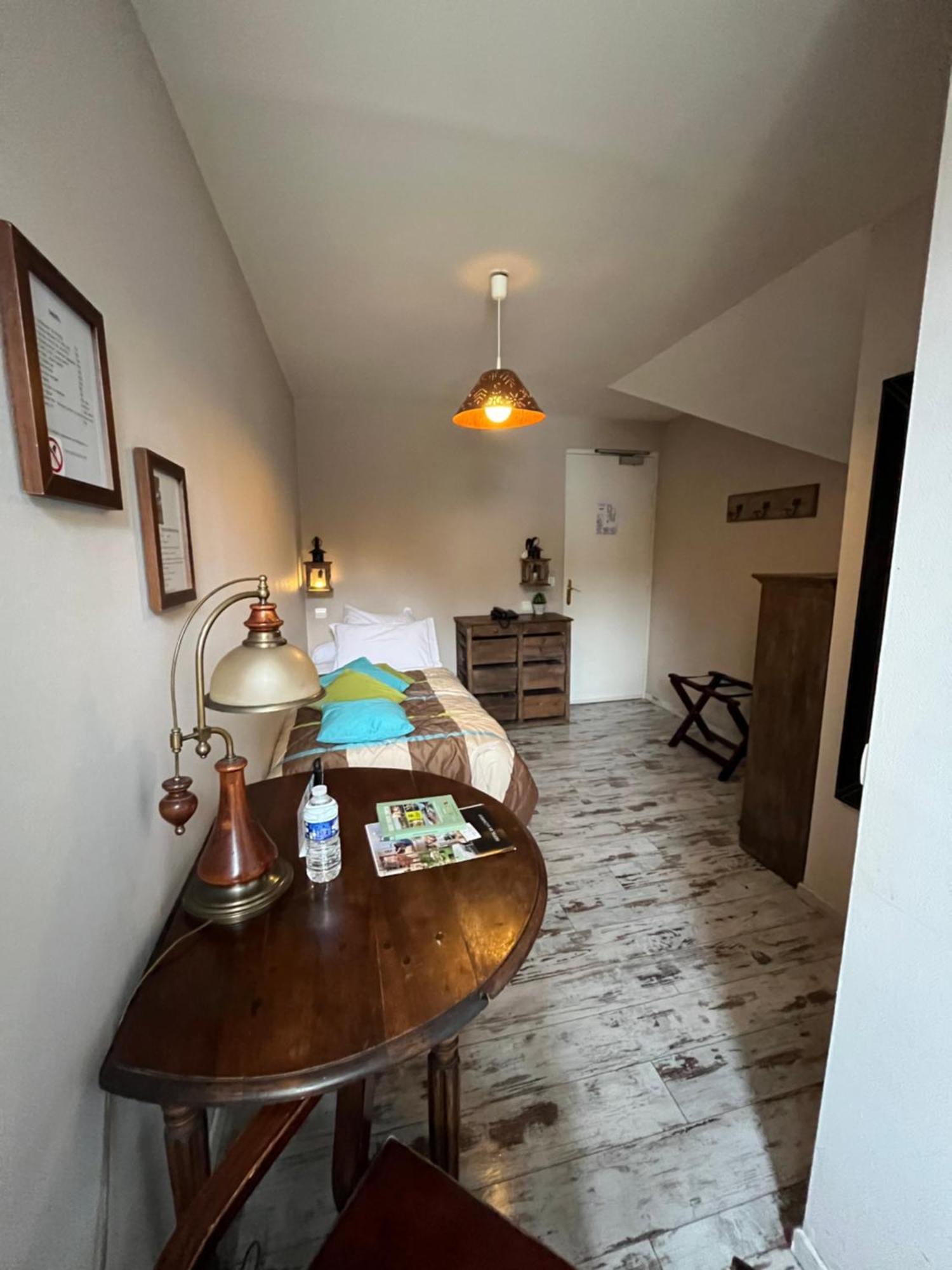 Logis Hotel De La Chapelle Милон-ла-Шапель Экстерьер фото