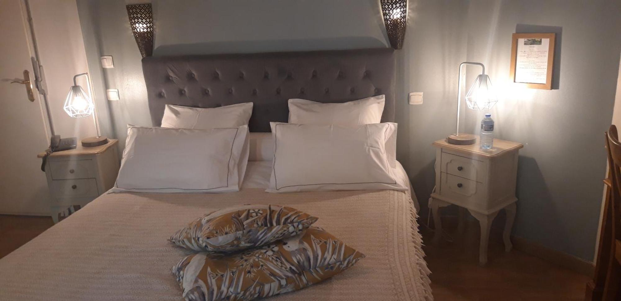 Logis Hotel De La Chapelle Милон-ла-Шапель Экстерьер фото