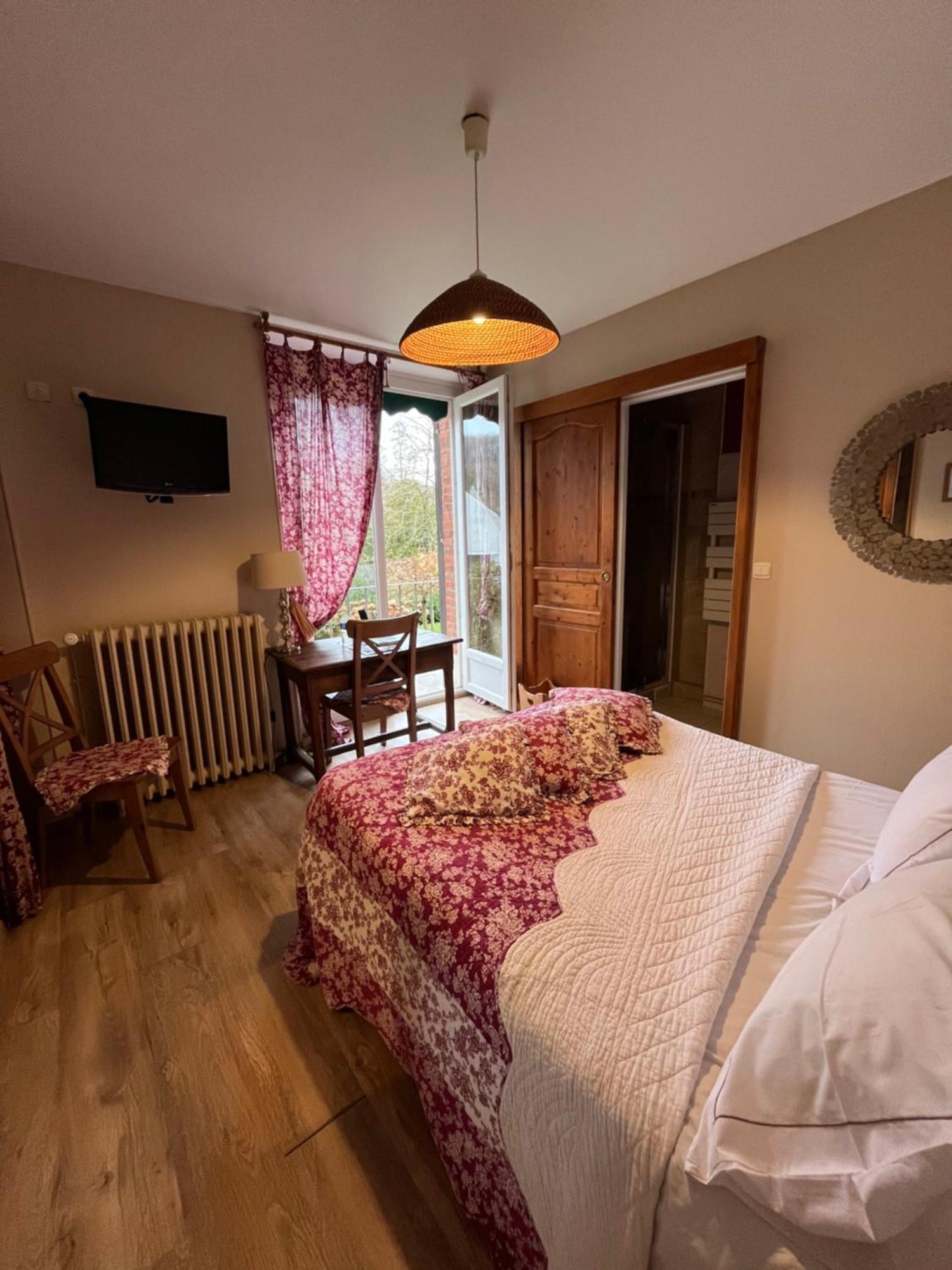 Logis Hotel De La Chapelle Милон-ла-Шапель Экстерьер фото